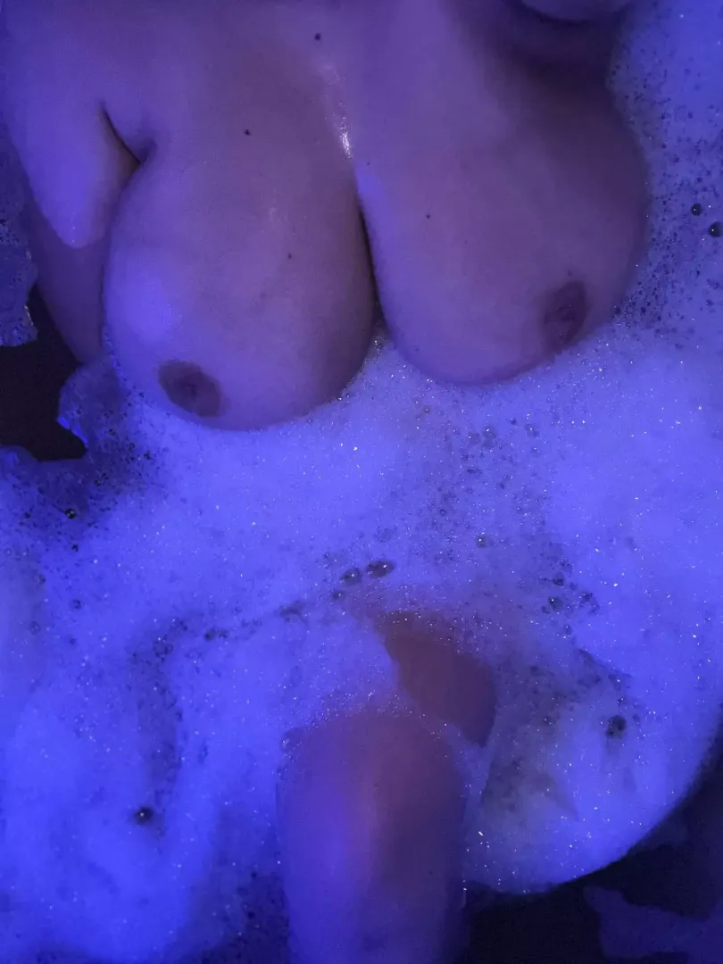 Who wants to replace my suction toy in the bath 😏