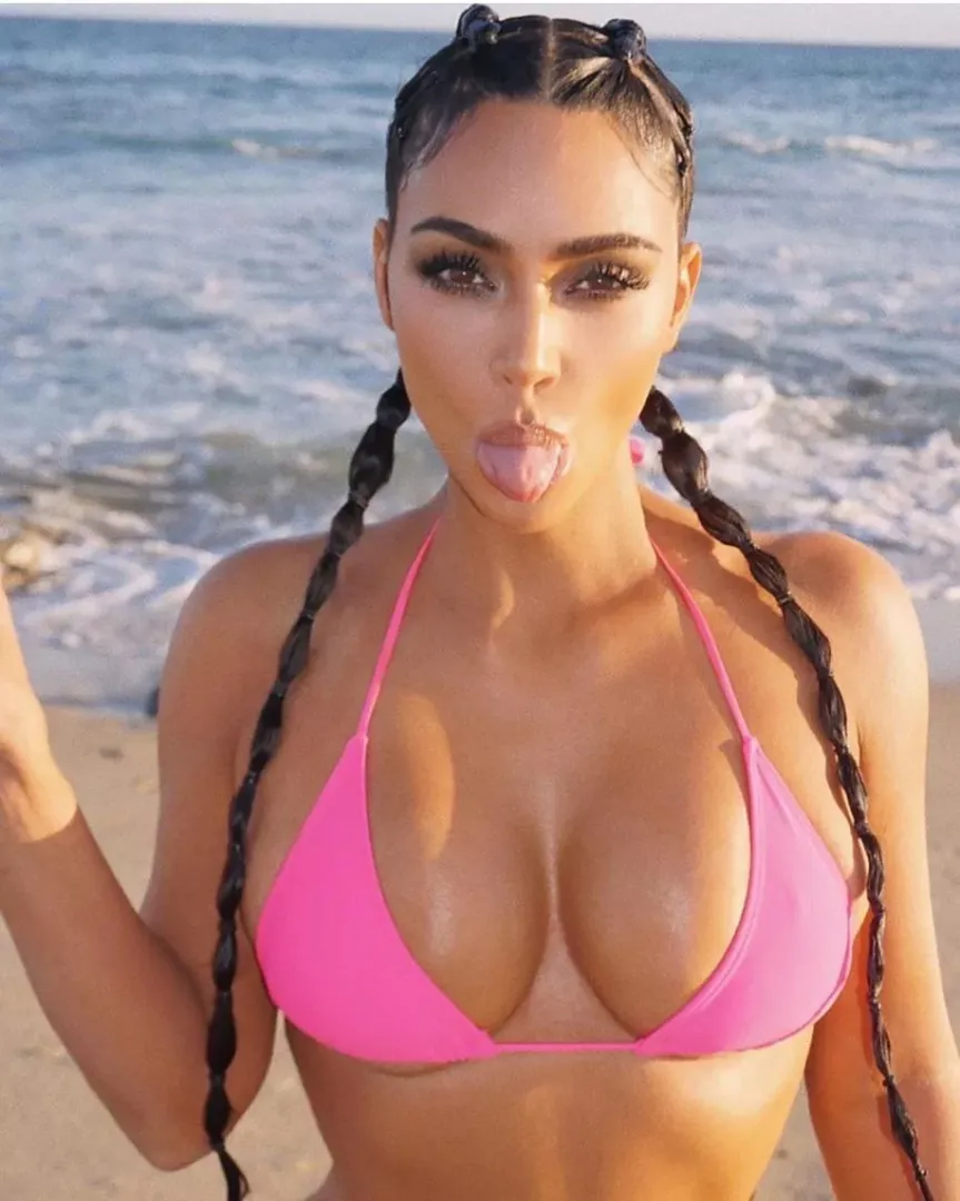 Who wants to rp as her or other celeb and be my master while i am your slave. No limits