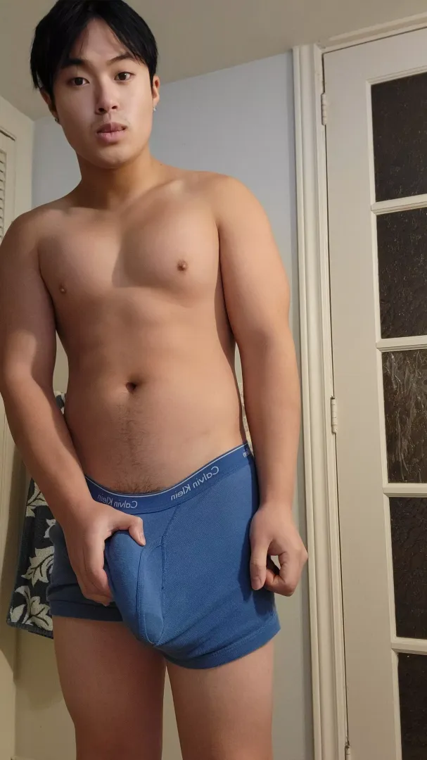 Who Wants To See This Cock Go Inside Of A Twink?