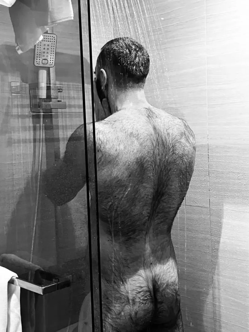 who wants to take a shower with me?