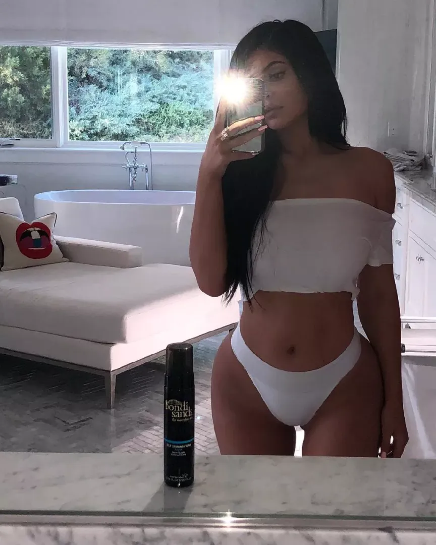 who wants to talk about Kylie rp