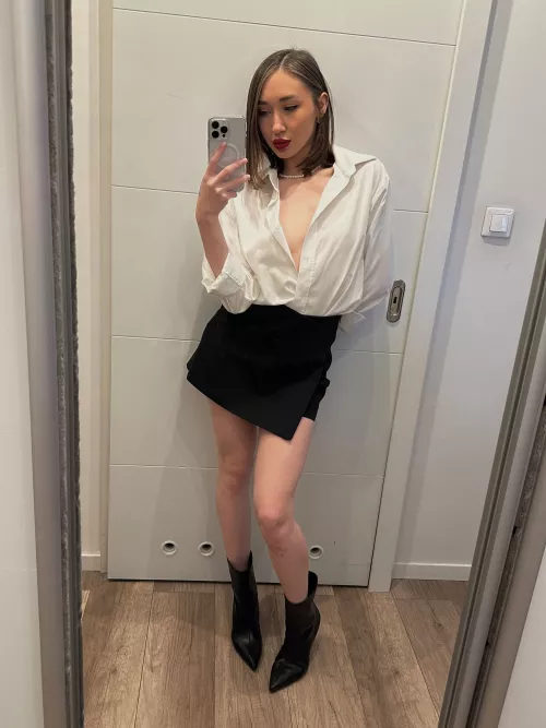 who wants to taste me 18 year old pussy