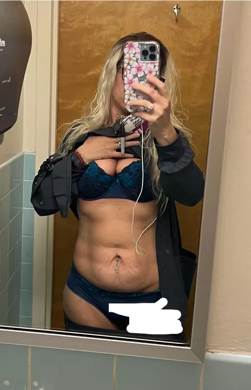 Who wants to trade wife pics