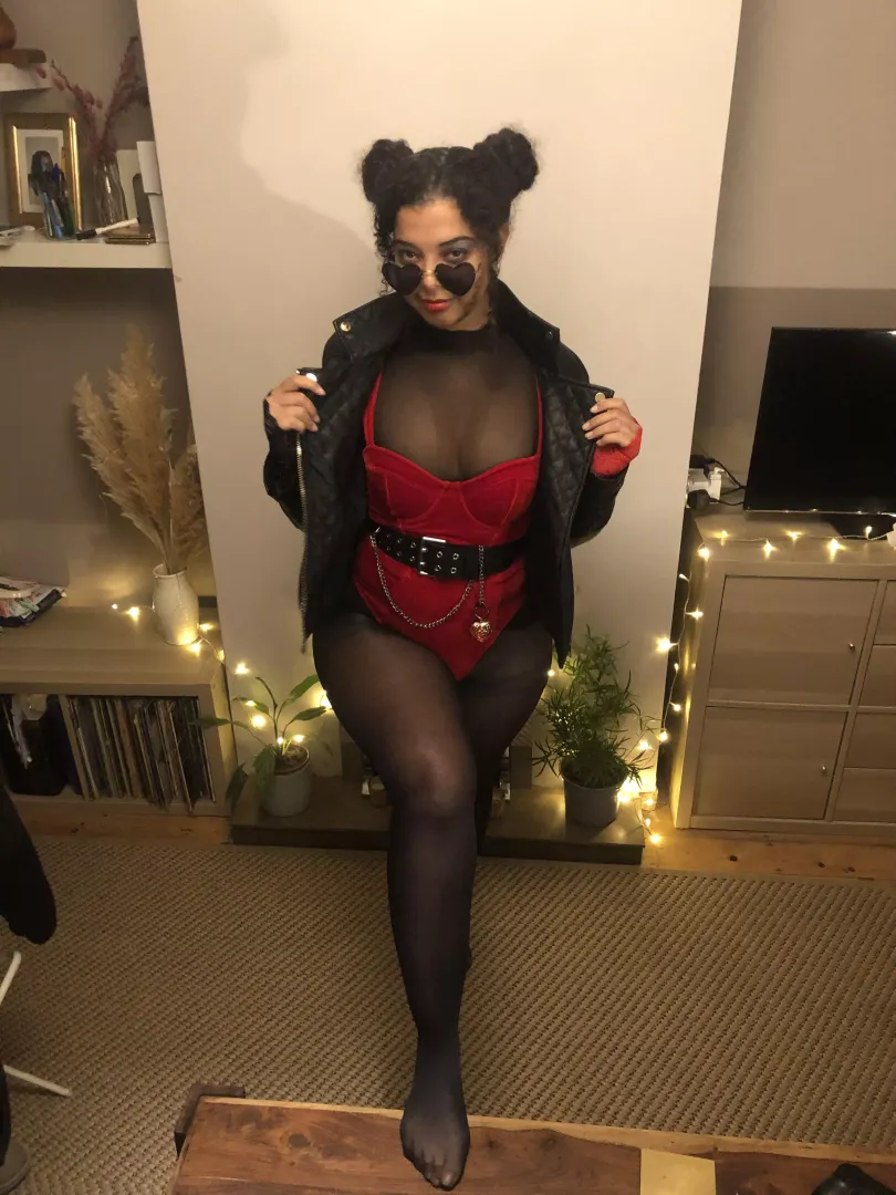 Who wants to worship me in Nylon?
