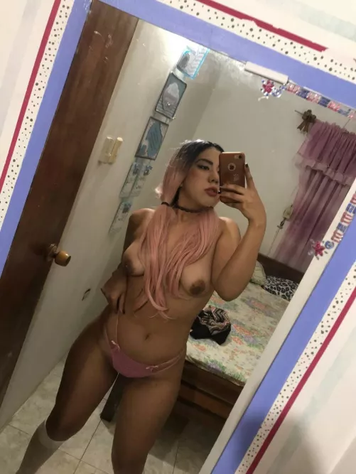 Whoever likes gets a nude 🔥