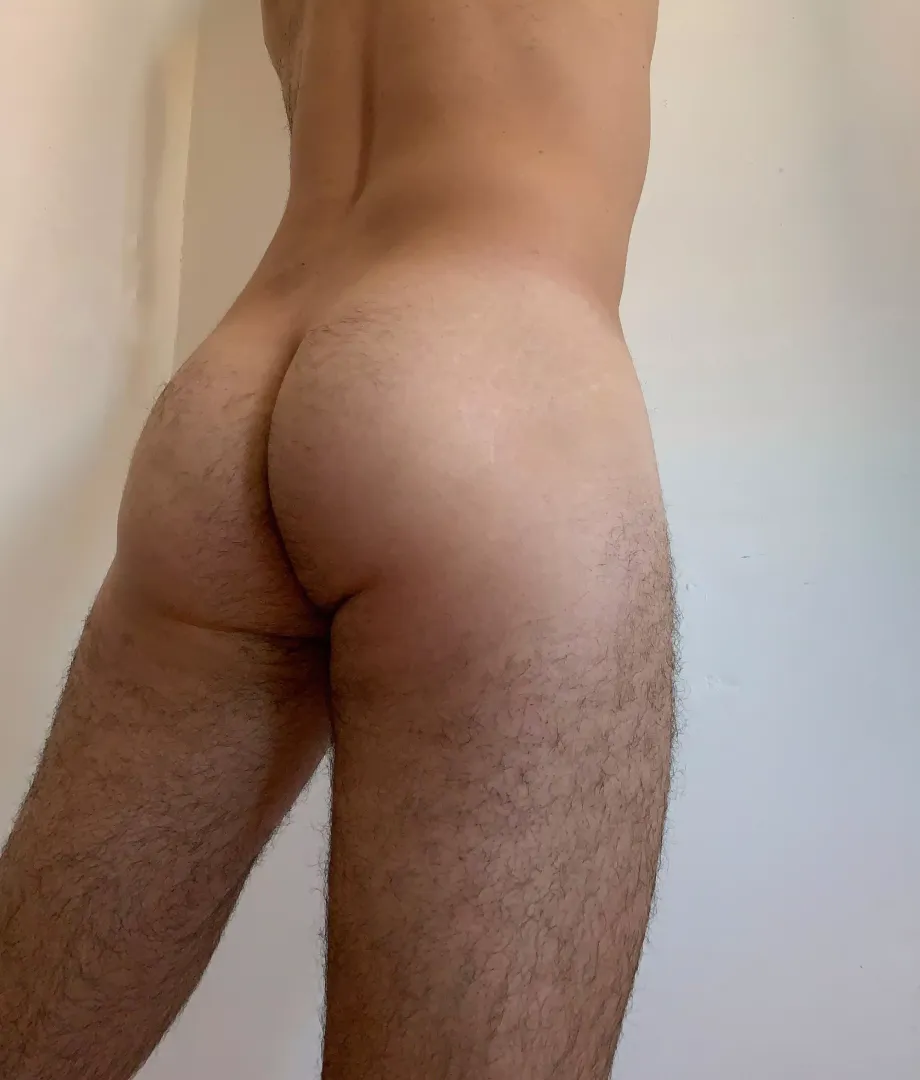 Who’s hungry? 👅🍑