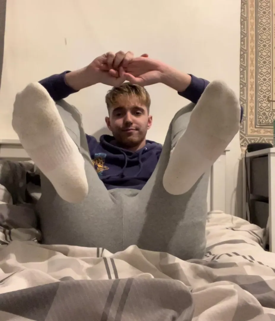 who’s into 🦶🏻