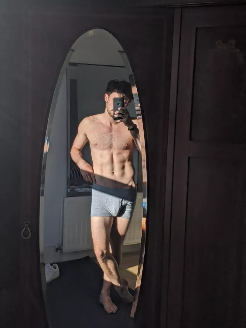 Who's into bulges and abs?