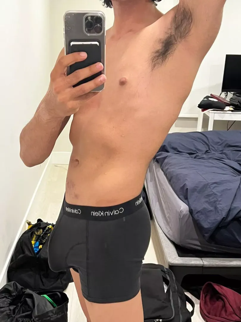 who’s peeling off these tight calvins?