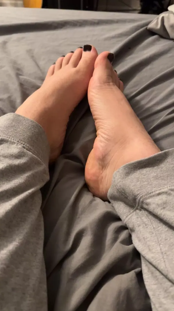 Why aren’t my toes in your mouth ?😩