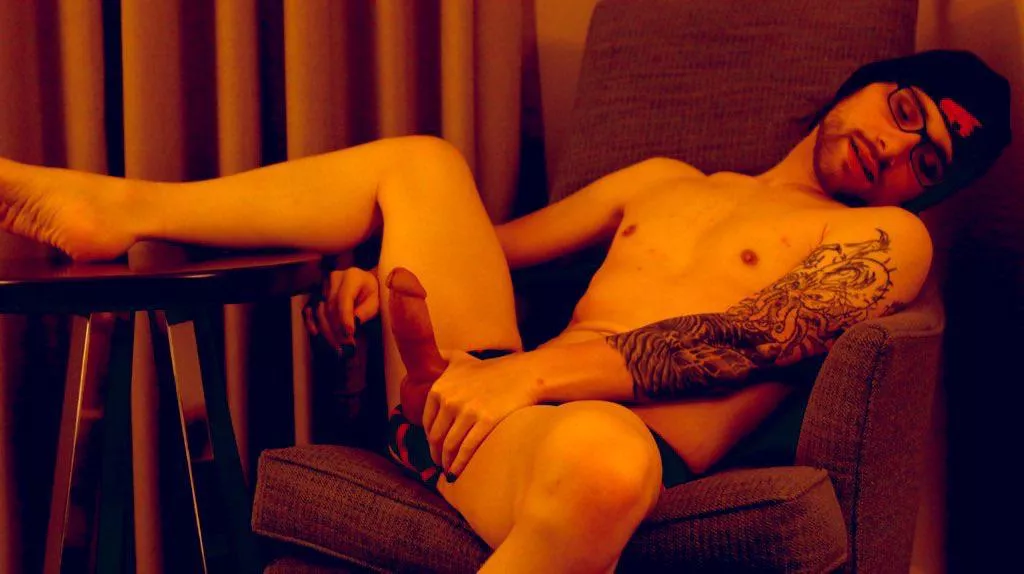 Why don’t you come play with me while I lay back and relax😘❤️