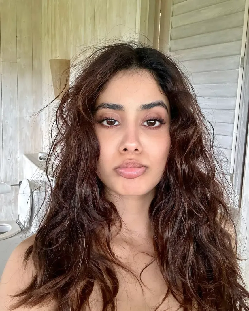 why her Lips look like butthole? Are those lusty lips for you?
