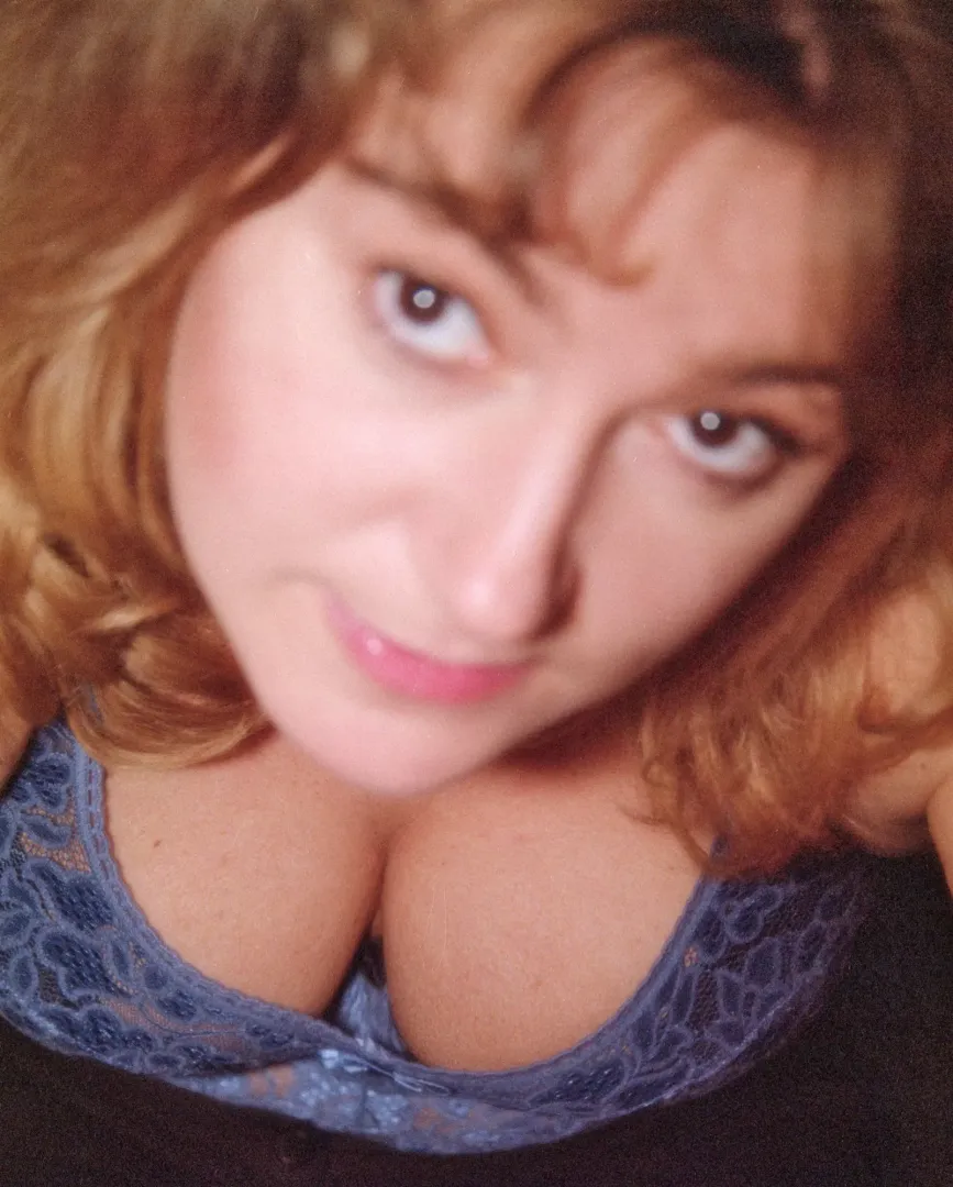 Wife‘s Big Tits Cleavage