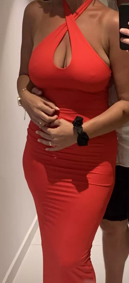 Wife‘s braless dress