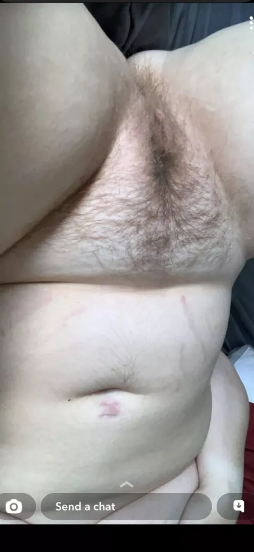 Wife’s fat pussy 🤤