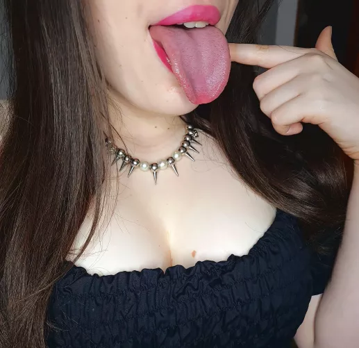 Will you let me run my tongue over your face? 👅