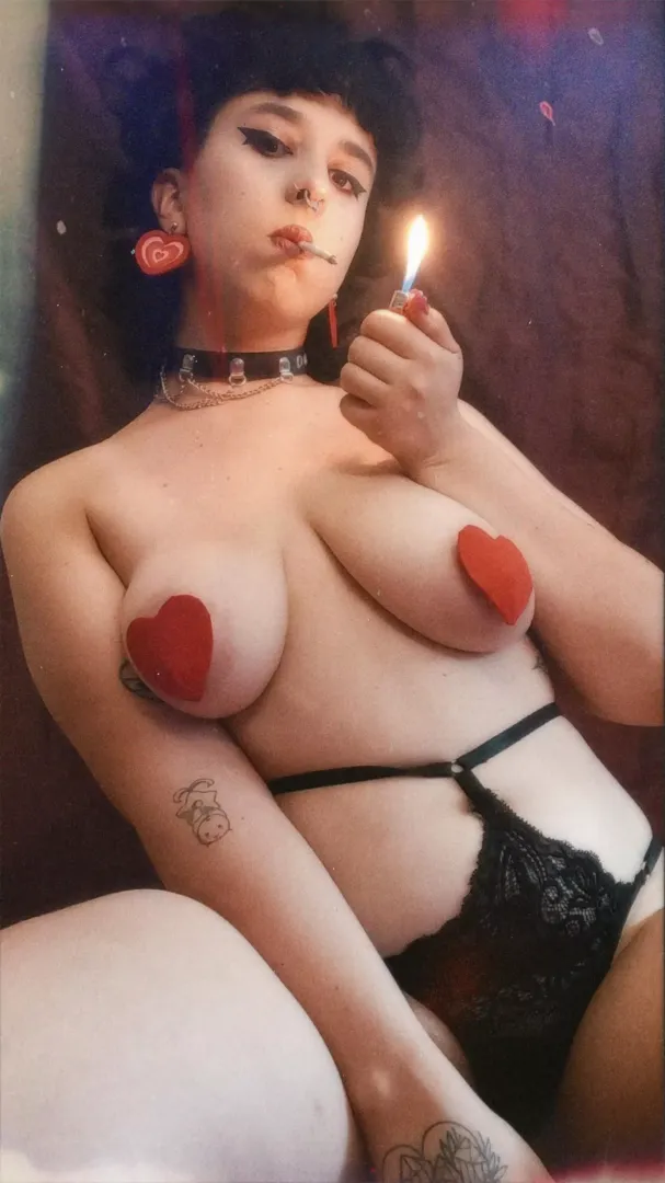 will you smoke a cigarette with your goddess? 😈🔥
