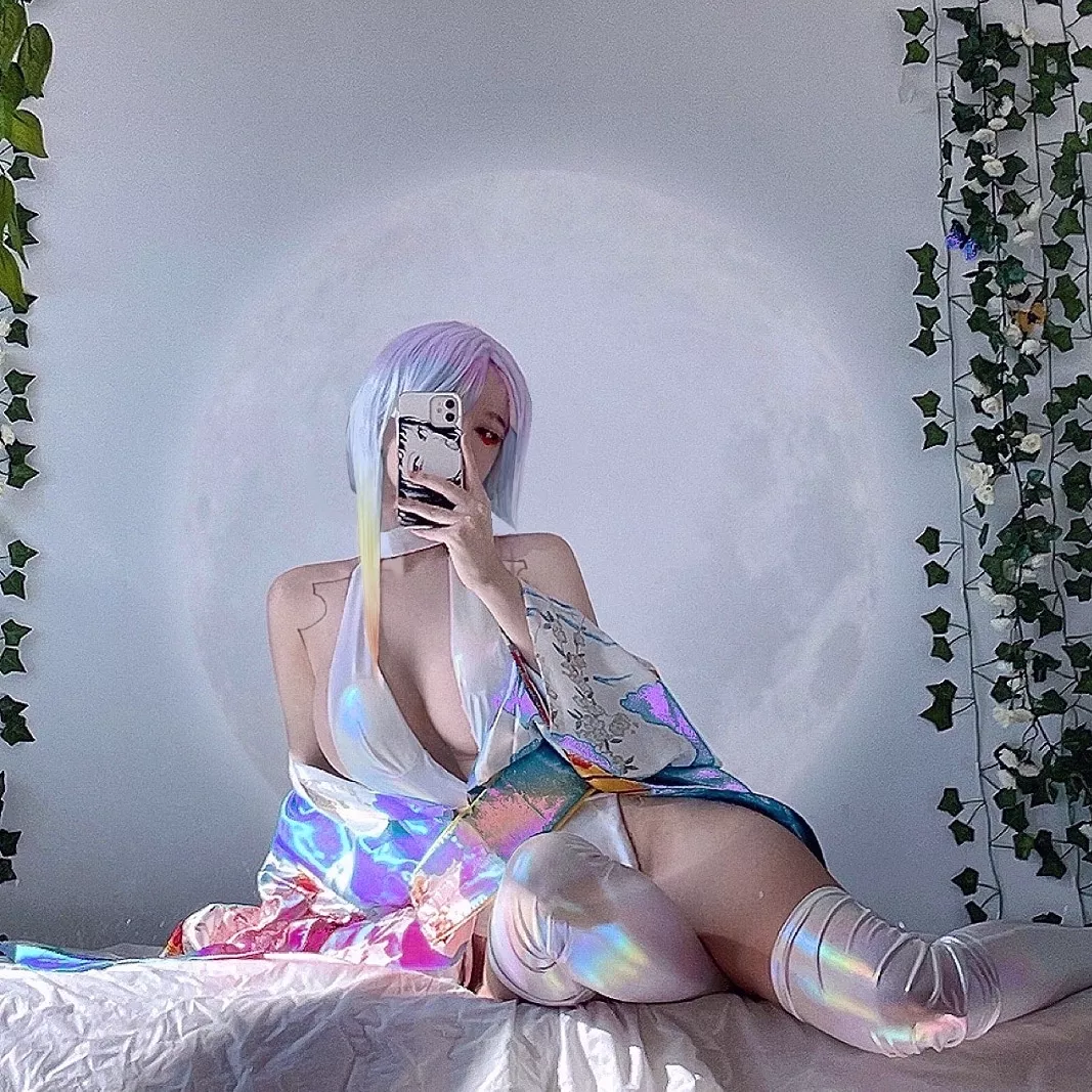 Will you take me to the moon? Lucy by me