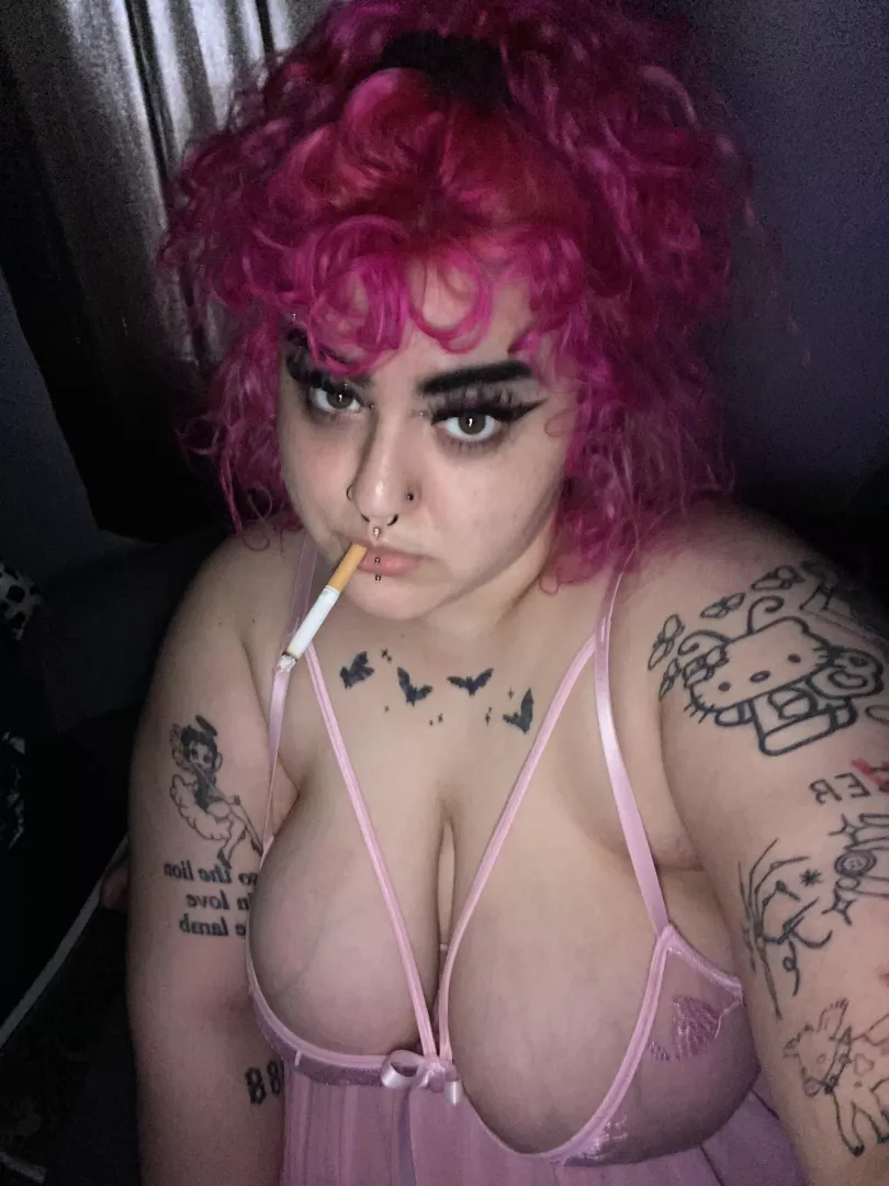 wish i had a cigarette rn ;-; hehe 21 F