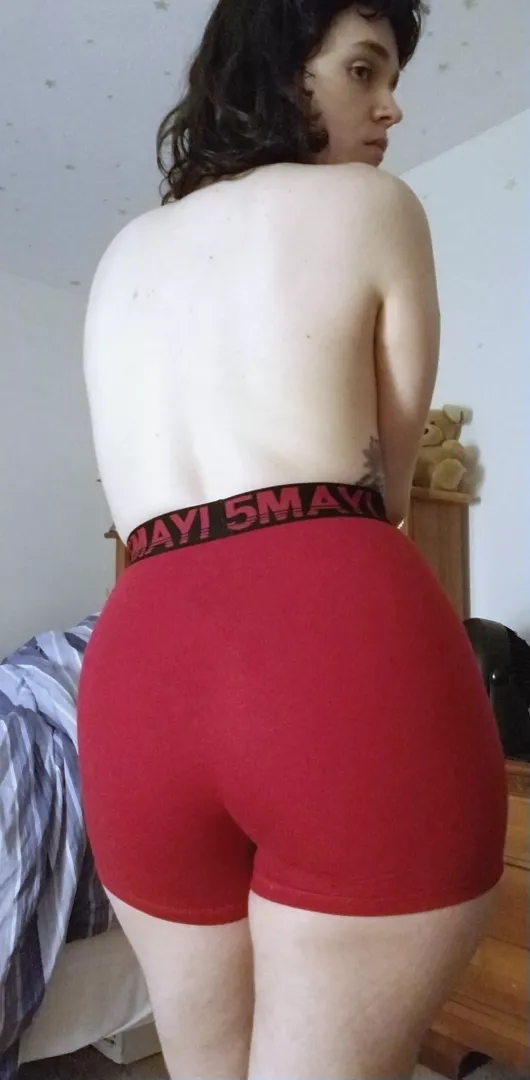 Wish I had a lap to sit it upon😘
