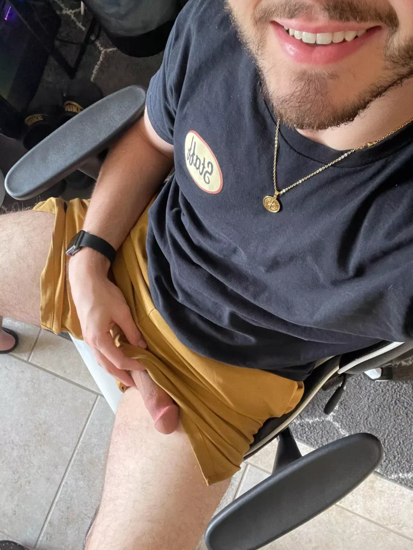 wishing I had someone to sit on my lap while I played video games 🥺