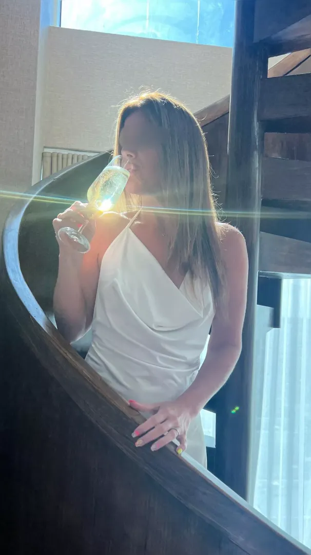 With age you get class. 40yo married but actively dating and I’m a champagne kind of girl.