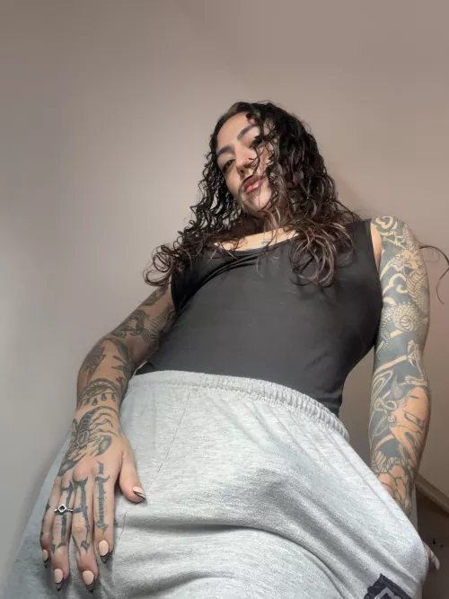  Without touching it, the head is marked..