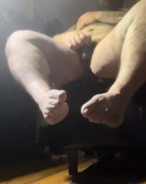 Woke up soooo horny, come lick my toes