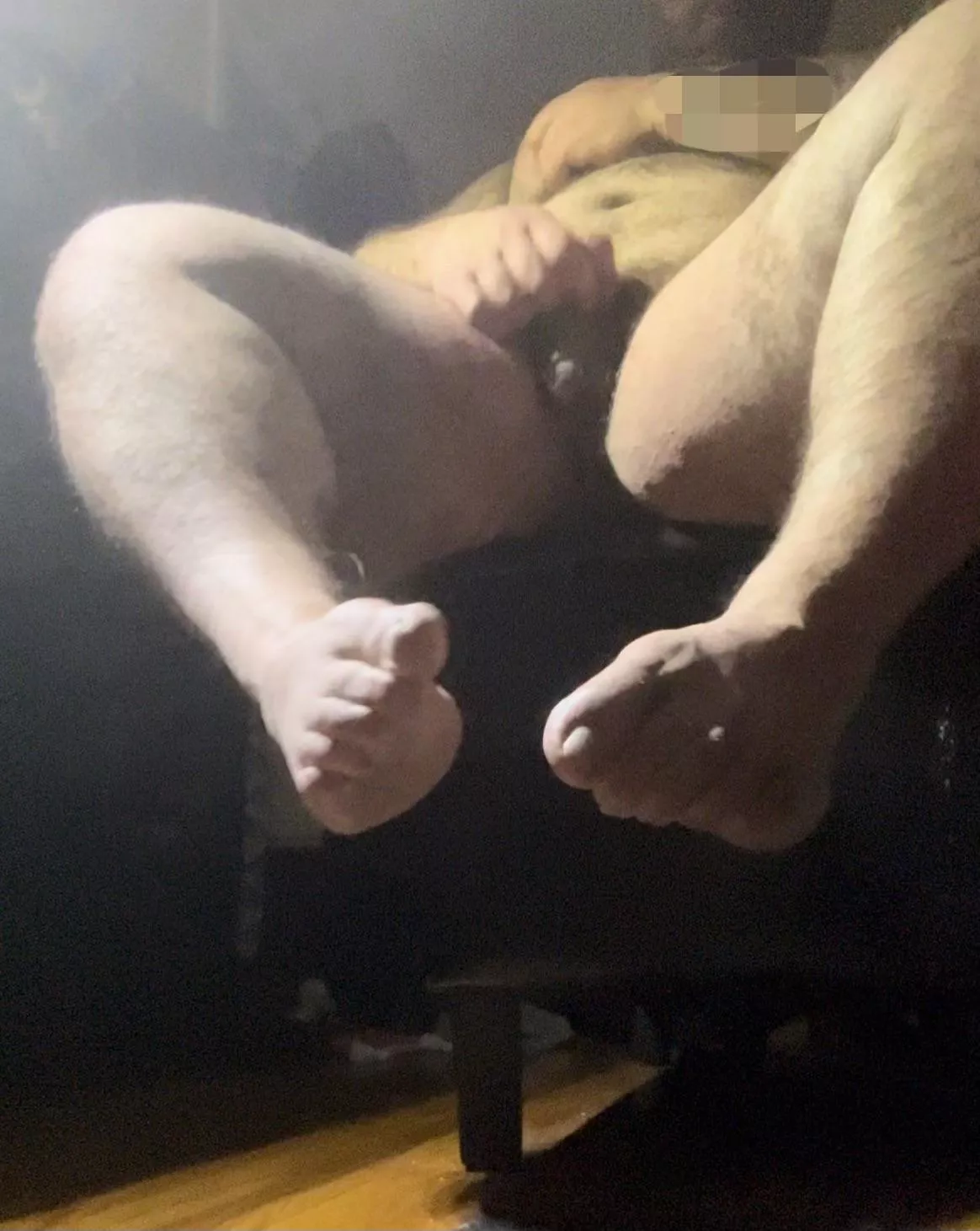 Woke up soooo horny, come lick my toes