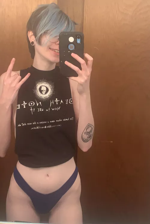 wondering if i could get away with wearing this shirt to a concert 👀🤘