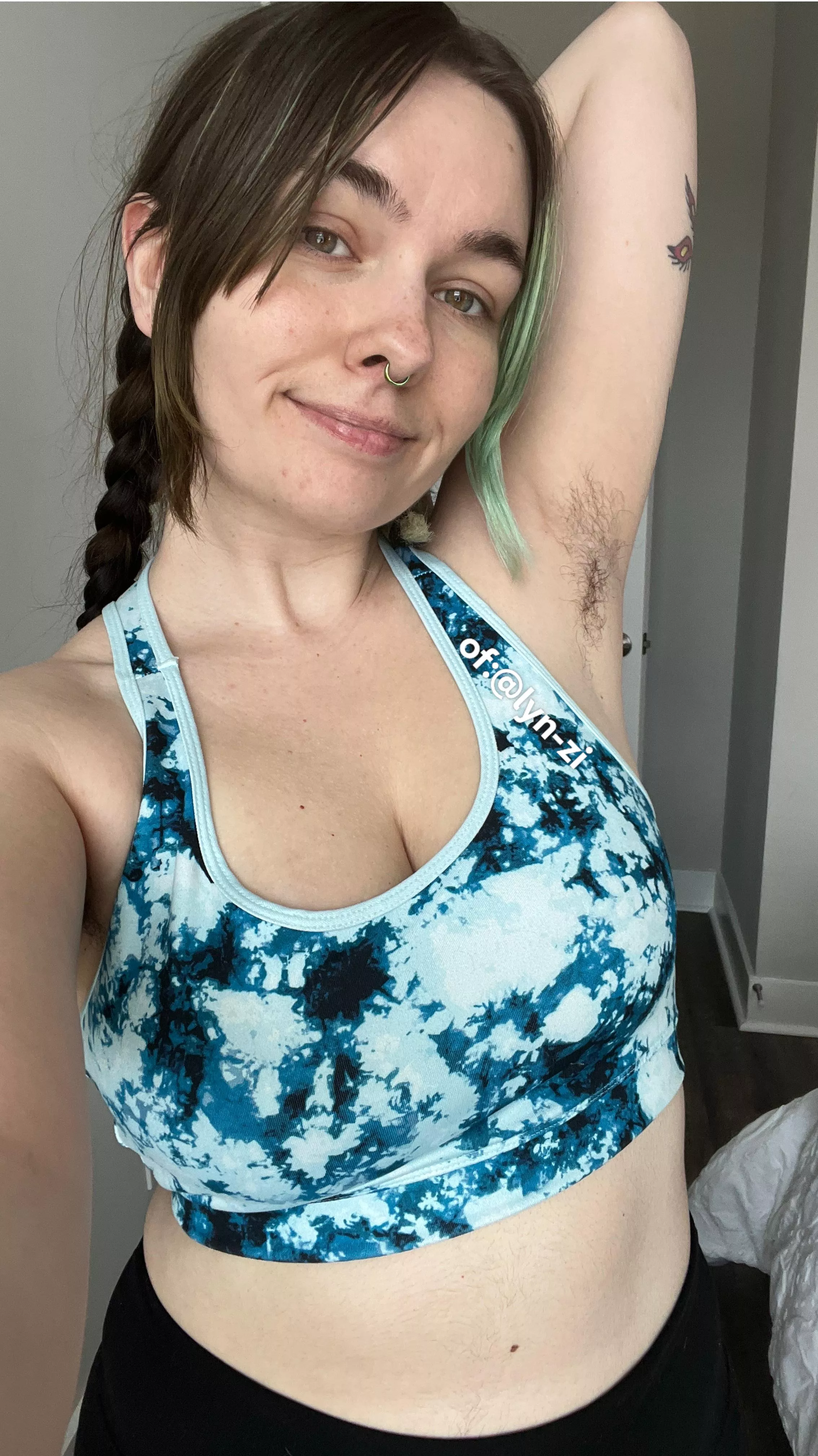 won’t shave my armpits, I’d rather be hairy!