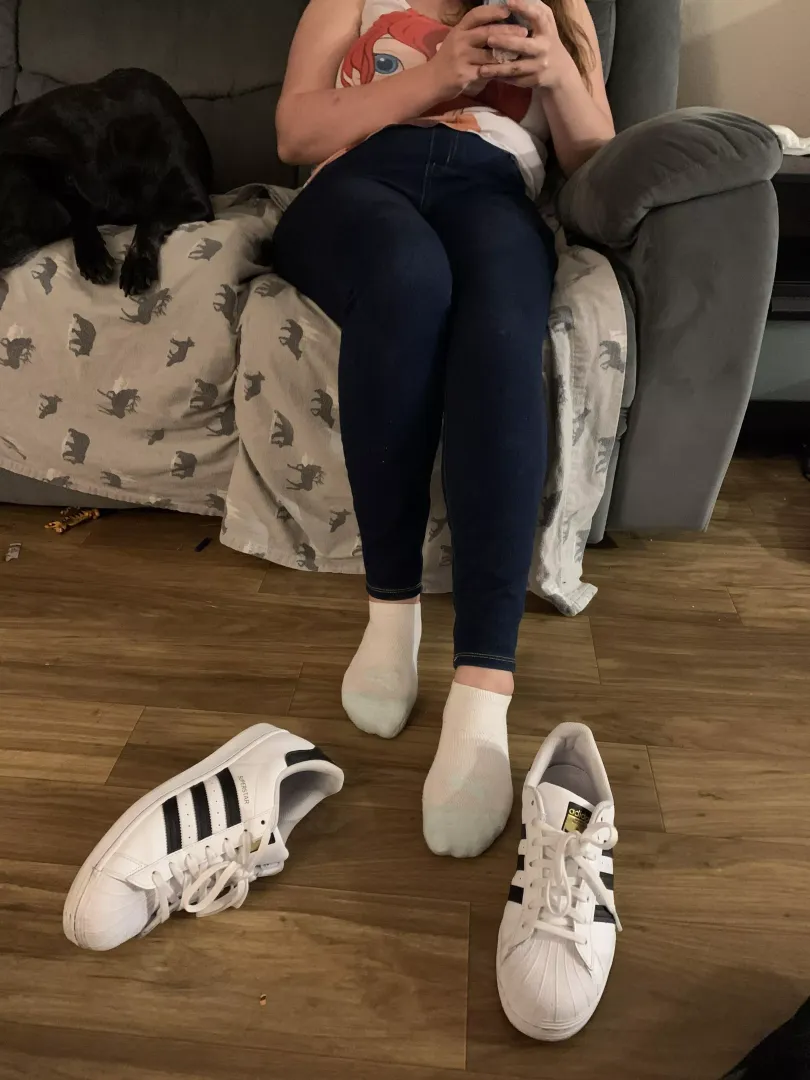 Wore my socks in stinky adidas all day 🥵