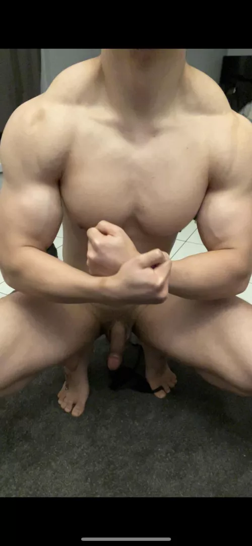 Worship me and suck me off. 👅💦