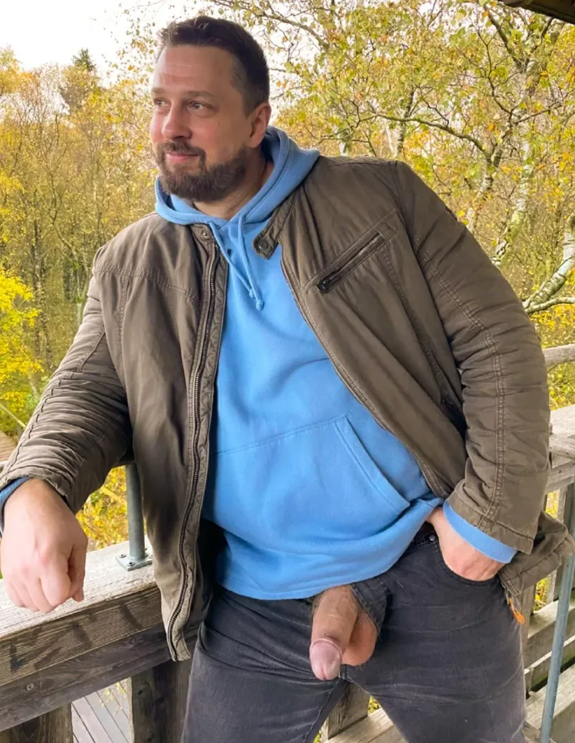 Would it be very uncomfortable for you if I suddenly just open my pants?