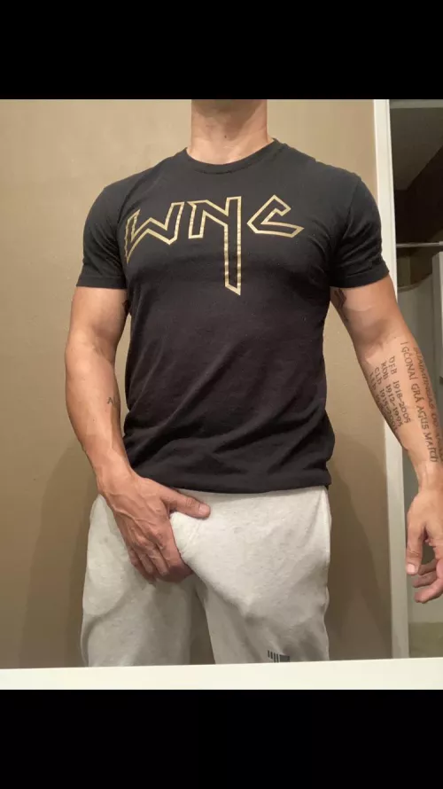 Would someone notice at the gym? 🤭