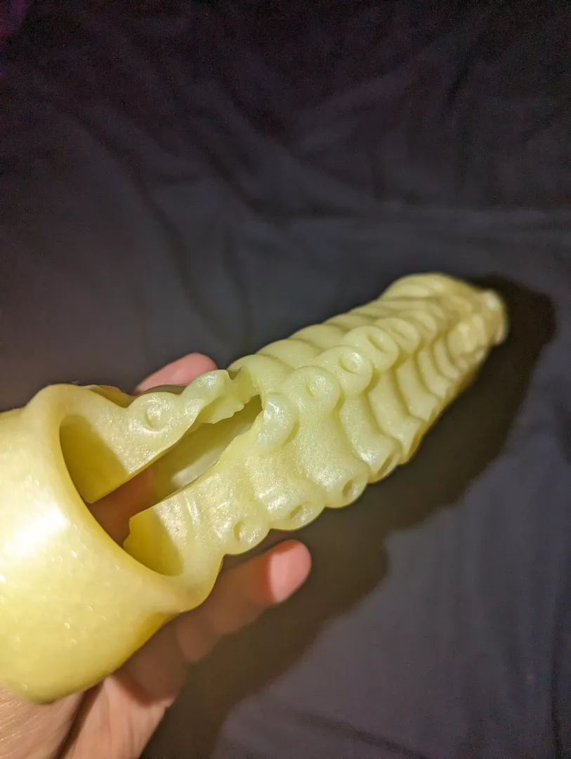 Would the bad dragon glue actually fix this big of a tear? Or is it worth it to just toss this toy and later re-purchase a new toy? I orginally bought it flopped.