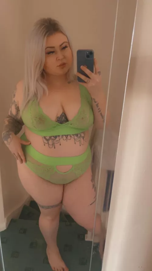 Would u fuck me? 🤭