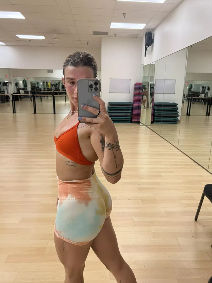 would you believe one time I split my shorts right in the middle of my butt working out and the women that worked at the gym came up to me and told me babe I think you split your pants… thank goodness she told me I had no idea would have just keep work