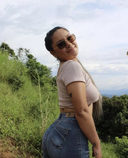 Would you come hiking with me? I never wear a bra ☀️🍃