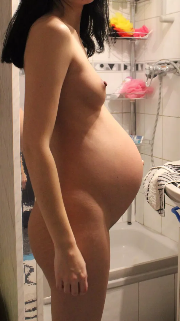 Would you creampie a pregnant mom like me?