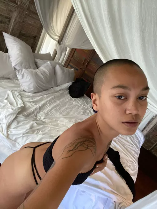 Would you cum inside me or on me? ♥️