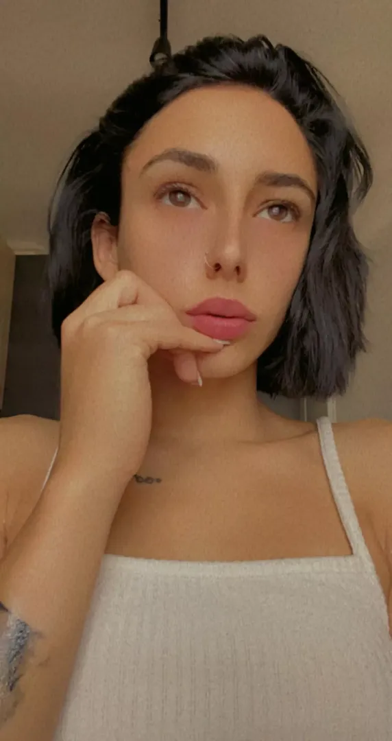 Would you finish on my pretty face?