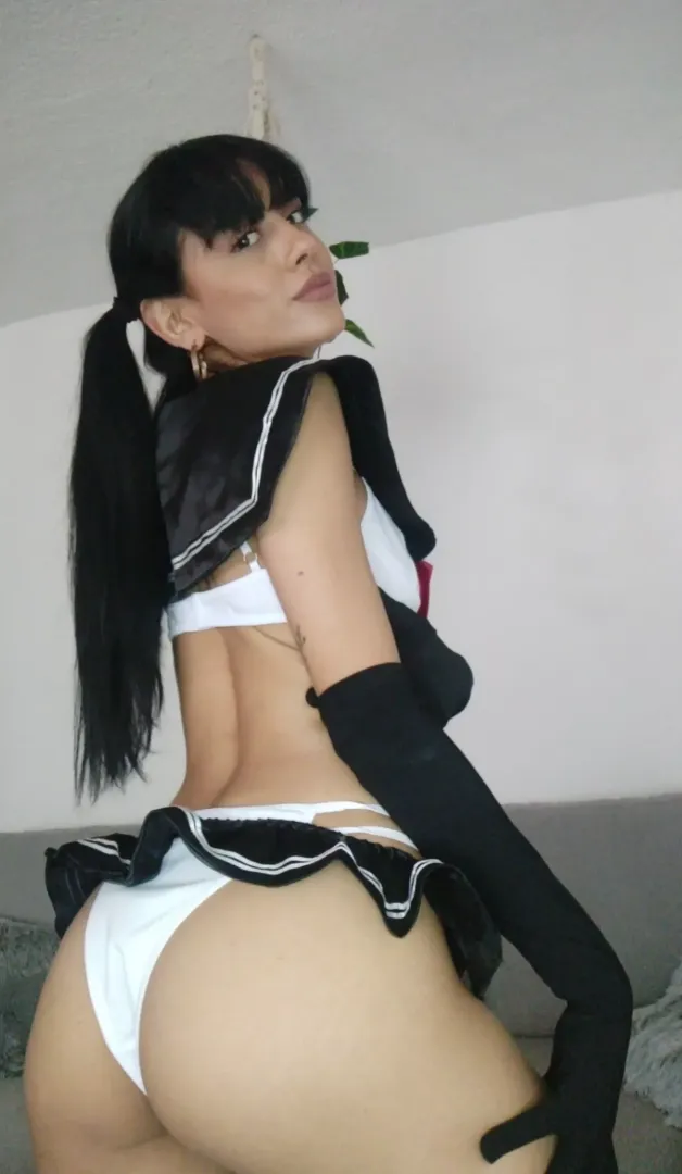 Would you fuck a 19yo college girl with an ass like mine ? 😇