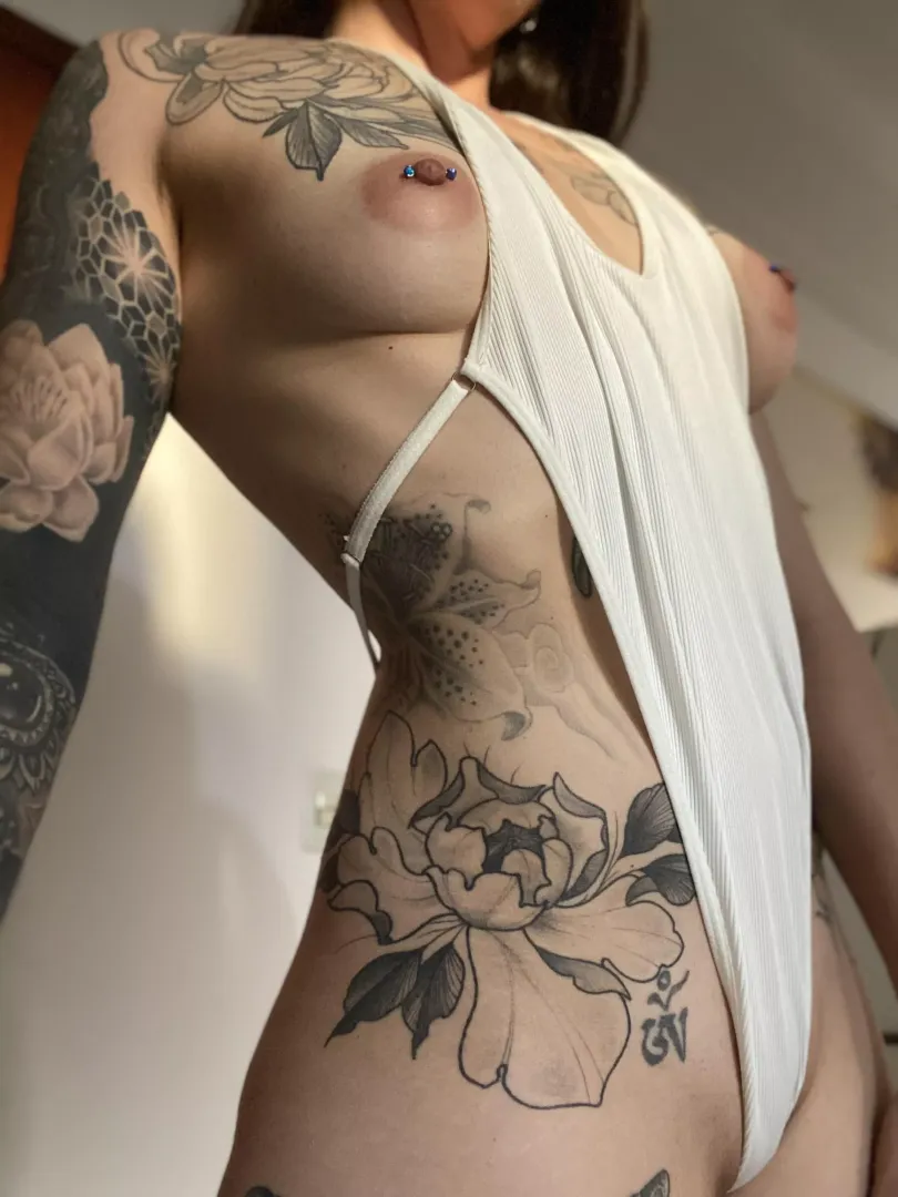 Would you fuck a tattooed girl with piercings on the first date?