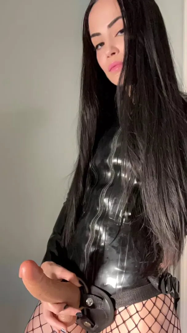 Would you fuck with me on the first date...? I'd do the fucking