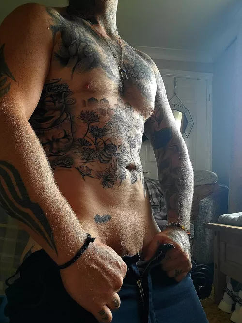 Would you get infront of a working daddy on his knees ?