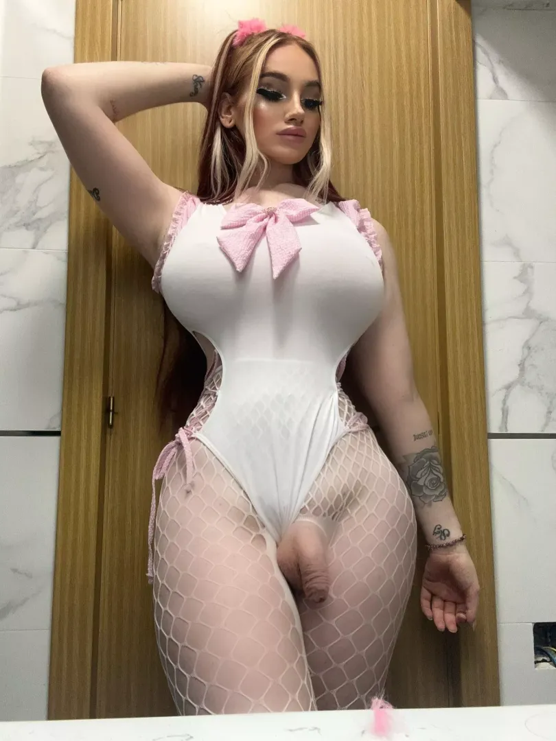 Would you get on your knees?😋