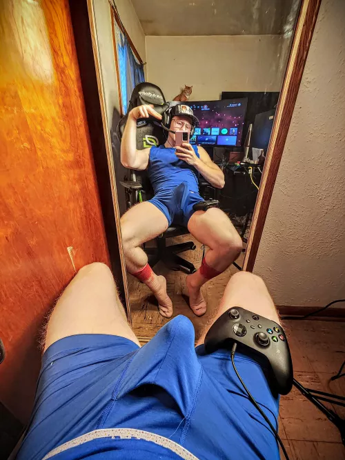 Would you grab my joystick while I'm gaming? Let me know  ⤵️
