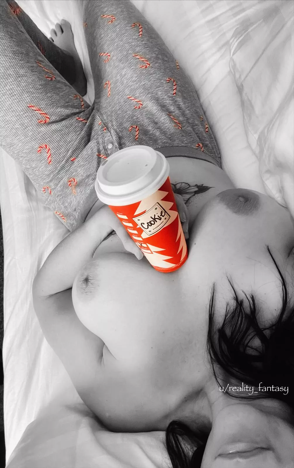 Would you have a Cookie in bed with your coffee? ☕️🍪🛏