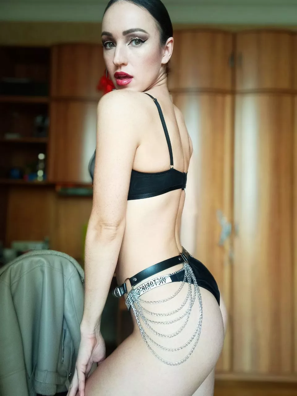 Would you jerk off to my nudes if I send you some?